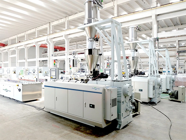 Dè na buannachdan a th ’ann an extruders plastaig?- Suzhou Polytime Machinery Co., Ltd.